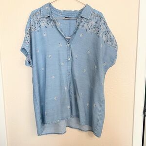 J.Jill 100% Tencel Chambray Floral Lace Yoke Relaxed Button Shirt Blue Women’s M